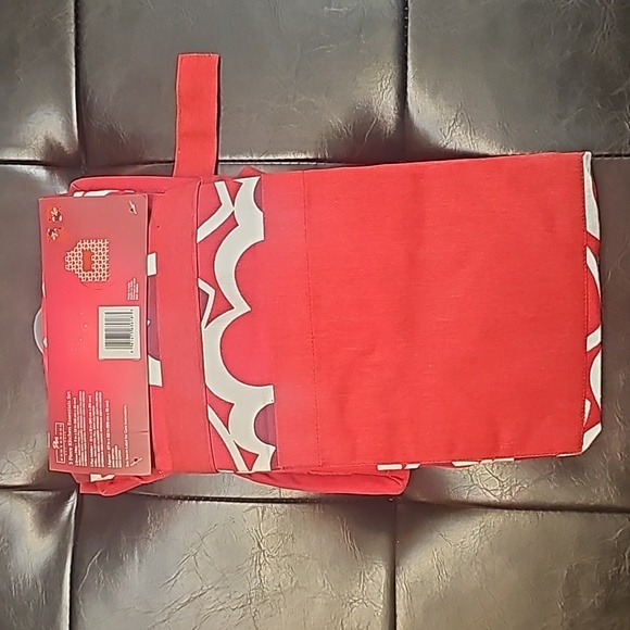 PBS Homegoods heart/love patterned 3 piece kitchen essentials set - Picture 3 of 5